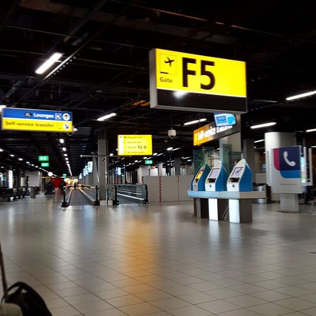 Walking around Schiphol,  waiting for the gate to open..